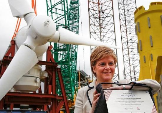 Photograph of First Minister Sees Turbines Bound For Pentland Firth