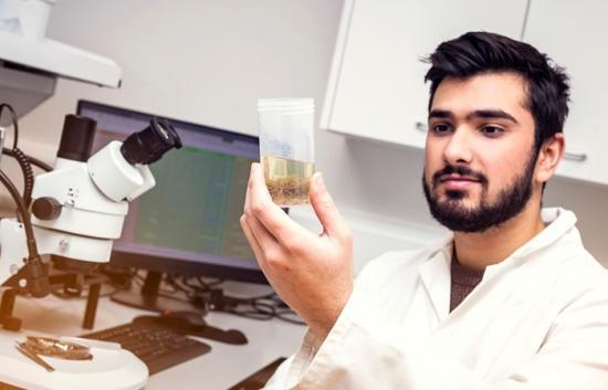 Photograph of Cabinet Secretary Opens New Marine Science Labs