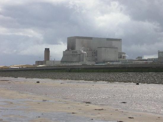 Photograph of UK's Hinkley Point B Closes After 46 Years