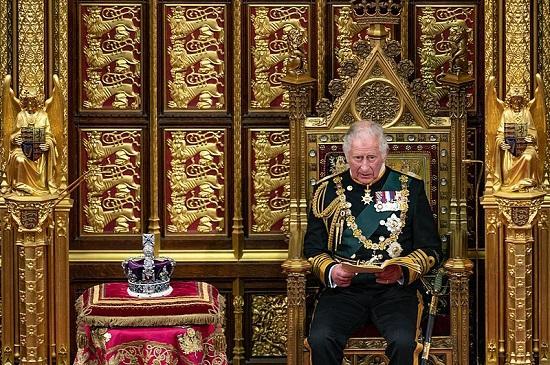 Photograph of Scotland Marks Coronation Of The King And Queen - Service and procession in Edinburgh