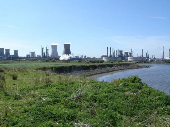 Photograph of Grangemouth Oil Refinery To Close Next Year With Loss Of 400 Jobs