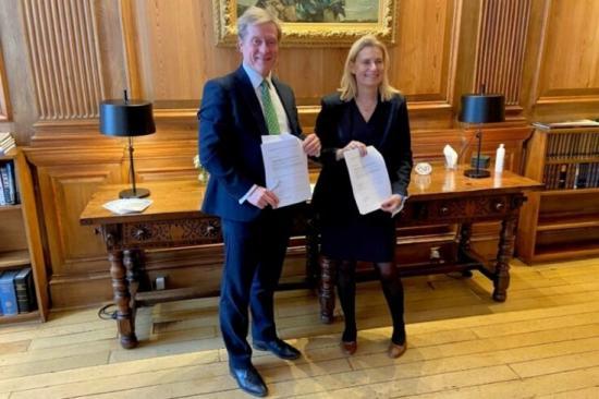 Photograph of UK and Sweden partner for neutron science