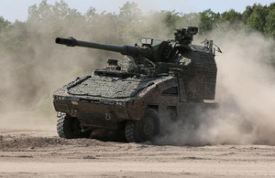 Photograph of UK and Germany sign �52m contract for cutting-edge artillery