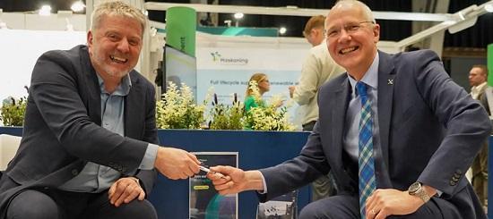 Photograph of OWGP signs Memorandum of Understanding with HIE at Global Offshore Wind