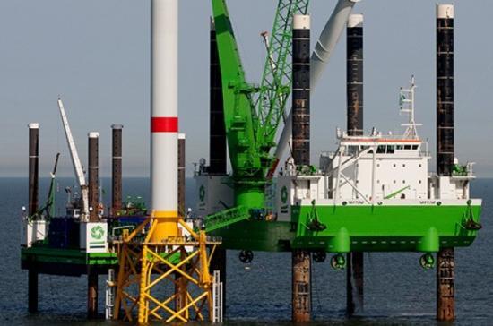 Photograph of Huge Jackup Barge Arrives in Pentland Firth For Turbine Installation Work