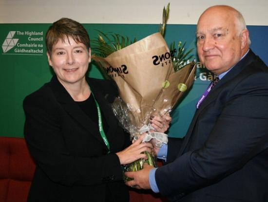 Photograph of Convenor pays tribute to Deputy Chief Executive
